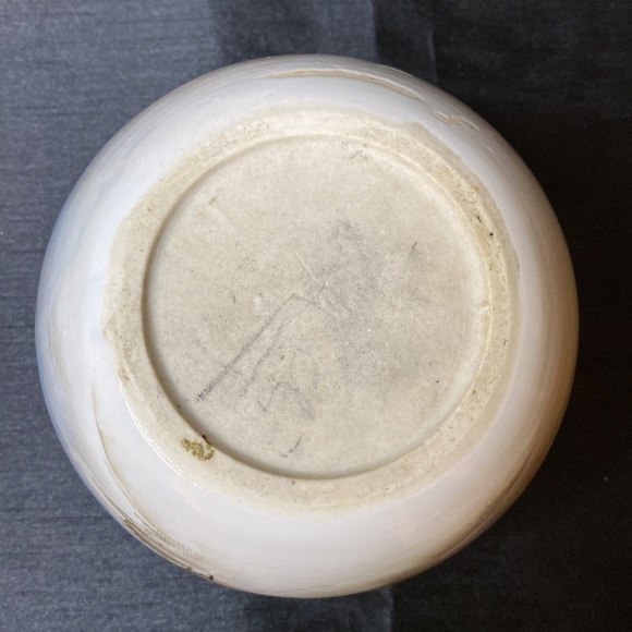 Vintage Pottery with Asian Scenery - Picture 6 of 7